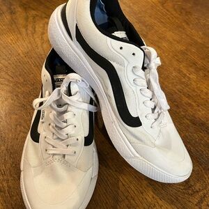 Vans Men's White and Black Sneakers